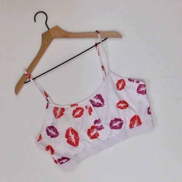 NEW!! HOT LIPS Lipstick Kiss Cropped Loungewear Two Piece Set Top Shorts X-Large - Picture 4 of 10